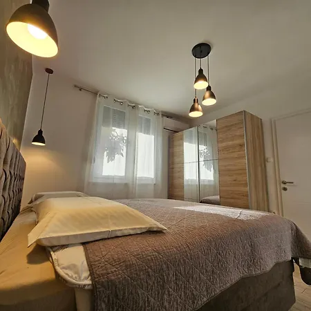 Deluxe Apartment Near The Bridge Zadar Exterior photo