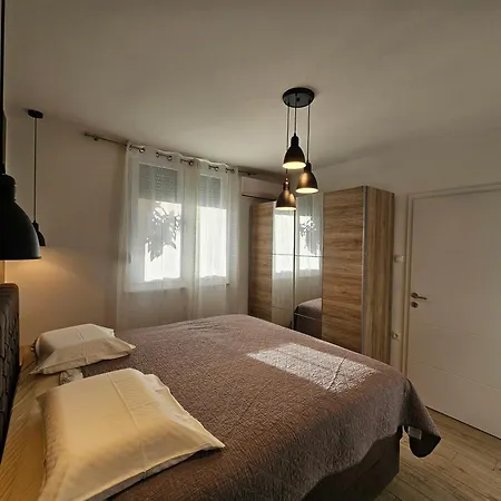 Deluxe Apartment Near The Bridge Zadar Exterior photo
