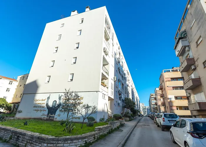 Deluxe Apartment Near The Bridge