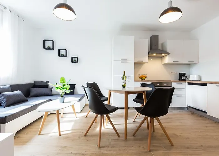 Deluxe Apartment Near The Bridge