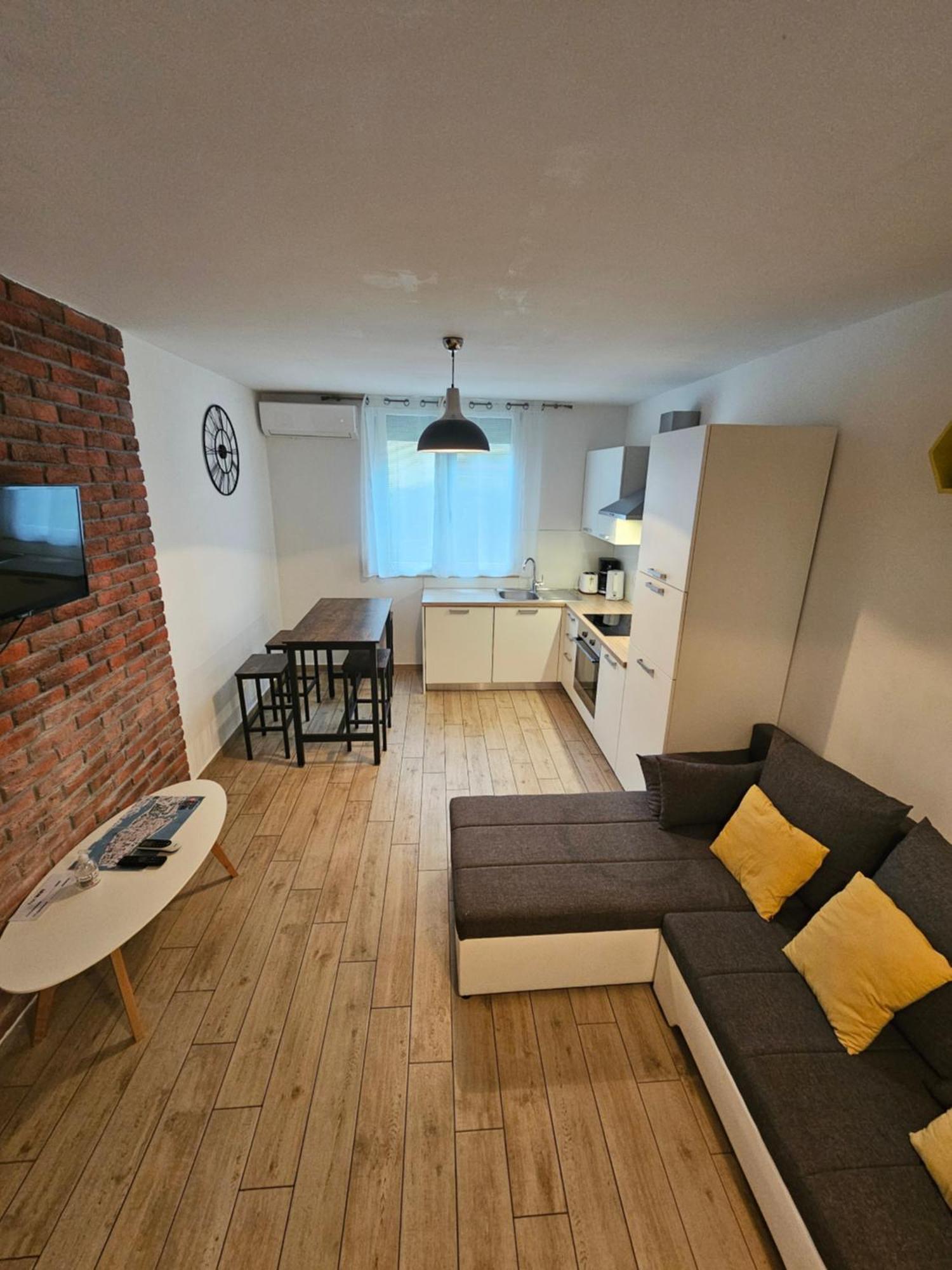 Deluxe Near The Bridge Apartment Zadar