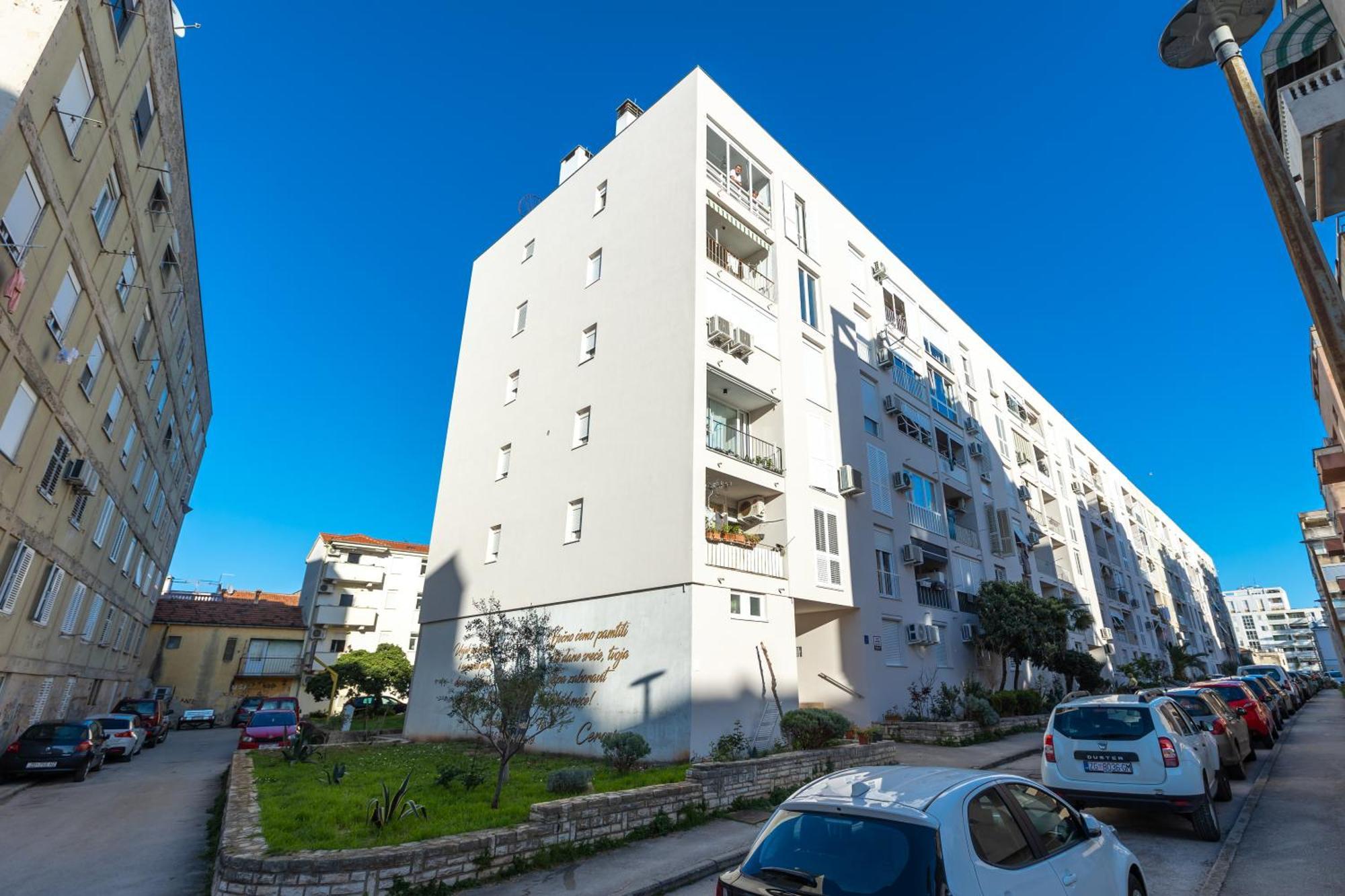 Apartament Deluxe Near The Bridge *