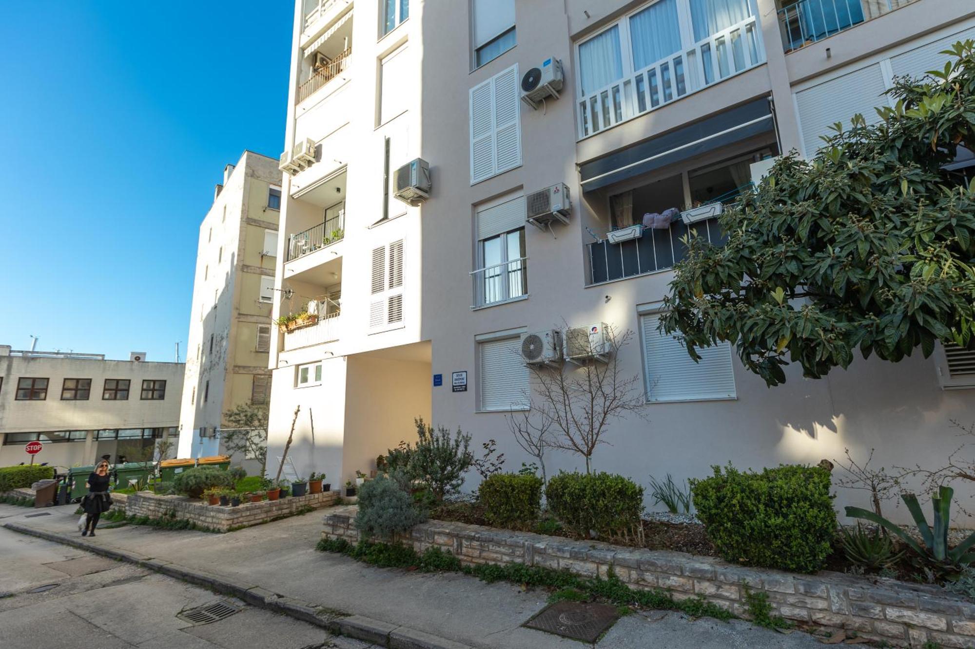 Deluxe Near The Bridge Apartment *